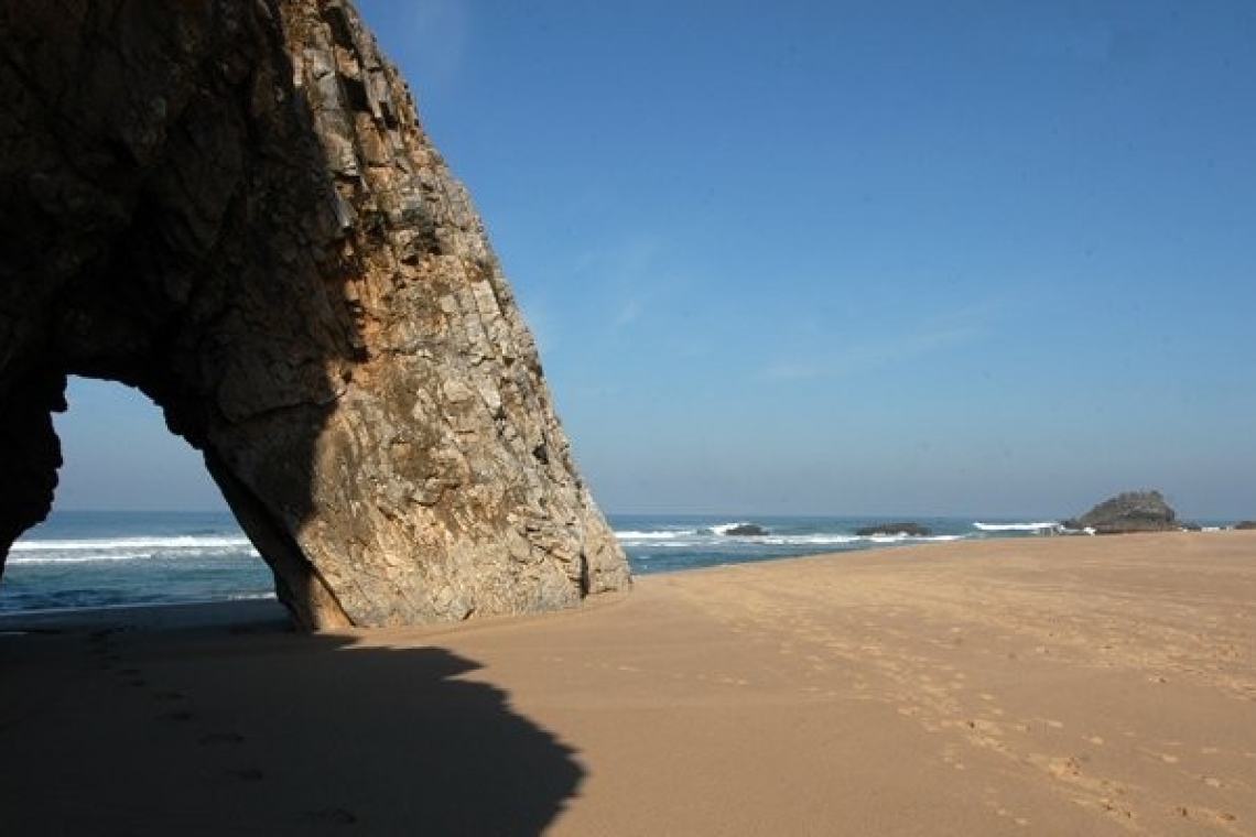 Praia da Adraga eleita a melhor praia em Portugal